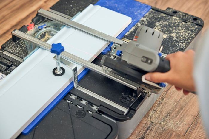 Dremel CS12JM Zaagstation product in gebruik