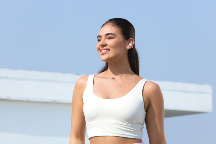 Soundcore AeroClip Wit product in gebruik