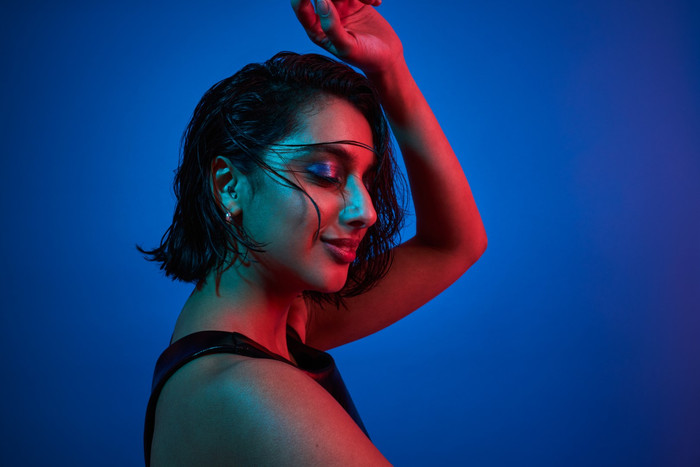 Alpine Party Plug Black product in use