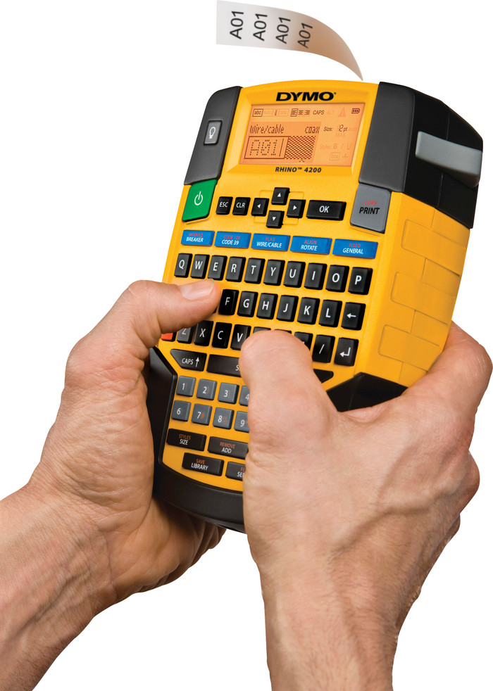 DYMO Rhino 19mm x 3,5m Zwart Wit Nylon Labels product in gebruik