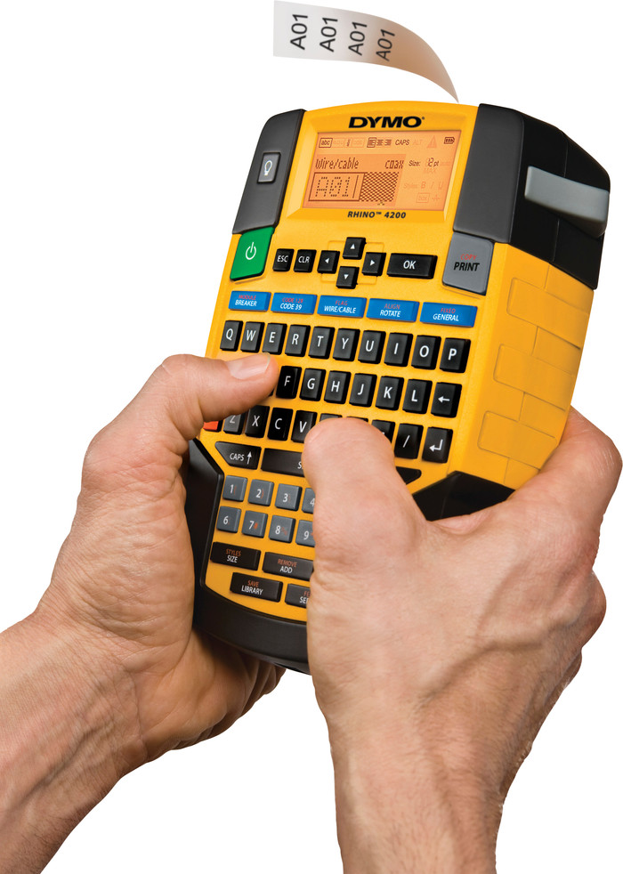 DYMO Rhino 19mm x 5,5m Zwart Wit Vinyl Labels product in gebruik