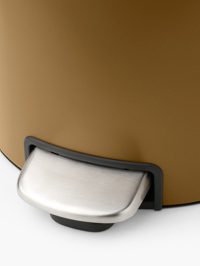 Brabantia NewIcon Pedal Trash Can 30L Warm Brass detail