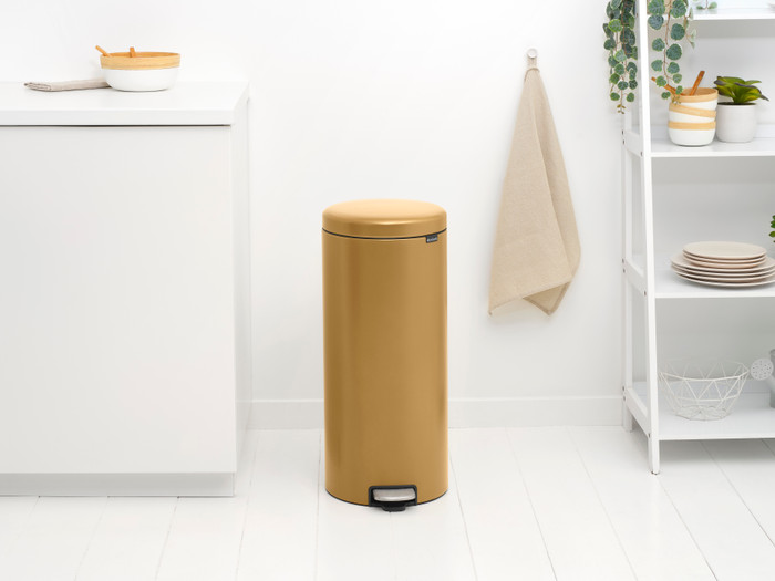 Brabantia NewIcon Pedaalemmer 30 liter Warm Gold product in gebruik