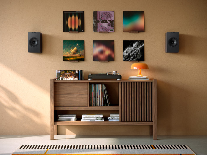 KEF Q1 Meta Zwart (per paar) product in gebruik