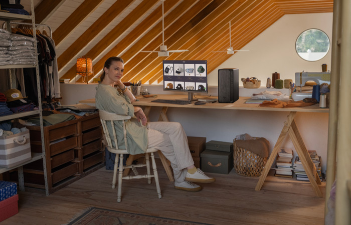 HP OmniDesk M02-0970nd product in use