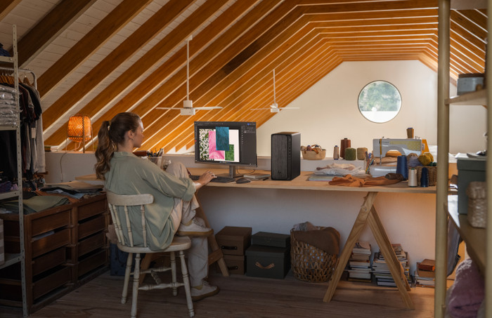 HP OmniDesk M02-0970nd product in use