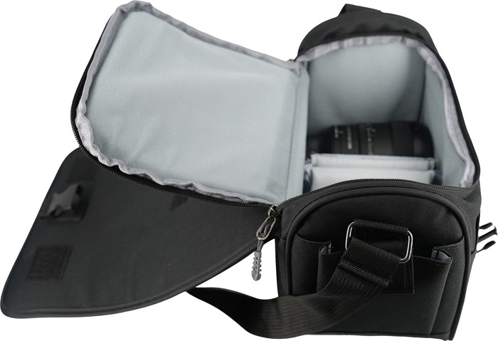Canon EOS R100 Starter Kit inside