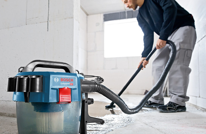 Bosch Professional GAS 18V-10 L 8,0 Ah ProCORE Accu (2x) Starterspakket product in gebruik
