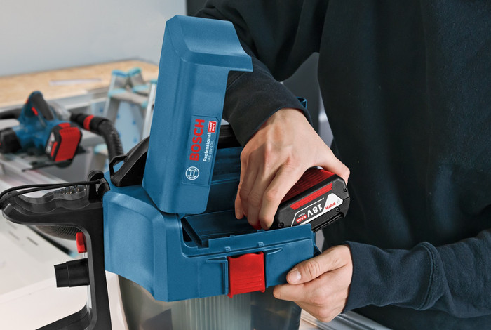 Bosch Professional GAS 18V-10 L 8,0 Ah ProCORE Accu (2x) Starterspakket product in gebruik