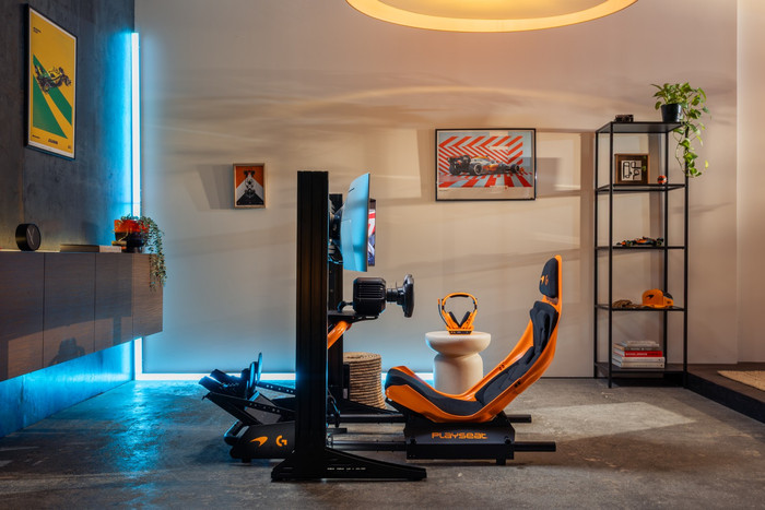 Playseat Formula Instinct McLaren Racing Edition + vloermat product in gebruik