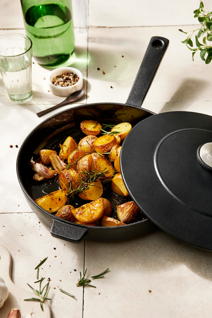Boretti Solido Skillet 26 cm with Lid product in use
