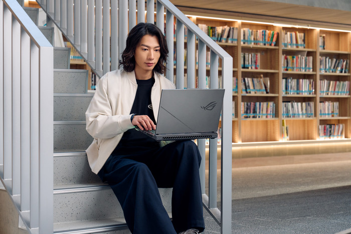 ASUS ROG Strix G16 G614PM-RV066W product in use