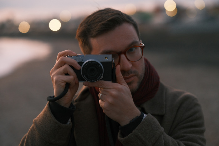 Fujifilm X-E5 Body Zilver product in gebruik