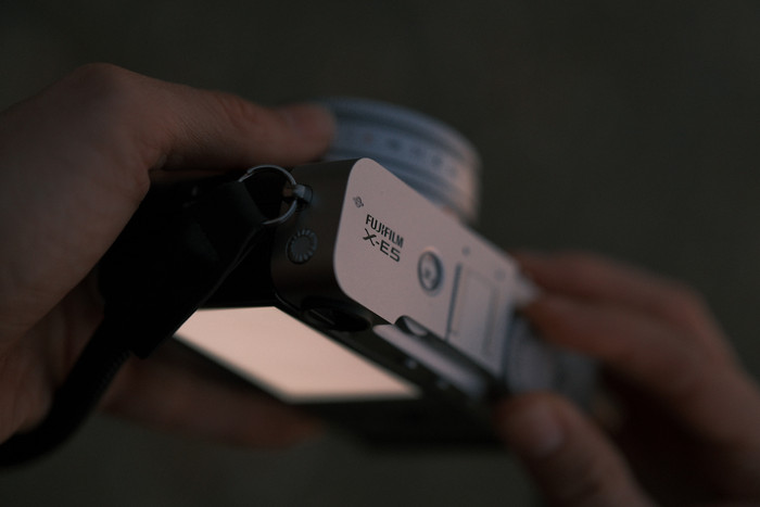 Fujifilm X-E5 Body Zilver product in gebruik