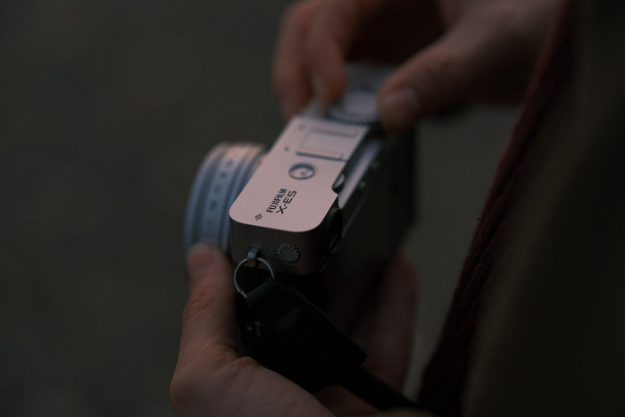 Fujifilm X-E5 Body Zilver product in gebruik