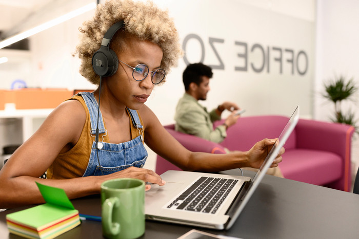 JBL Tune 520C USB-C Black product in use