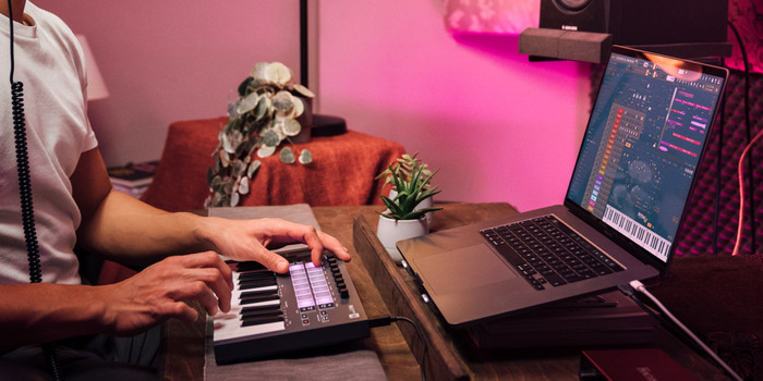 Novation FLkey Mini Zwart product in gebruik