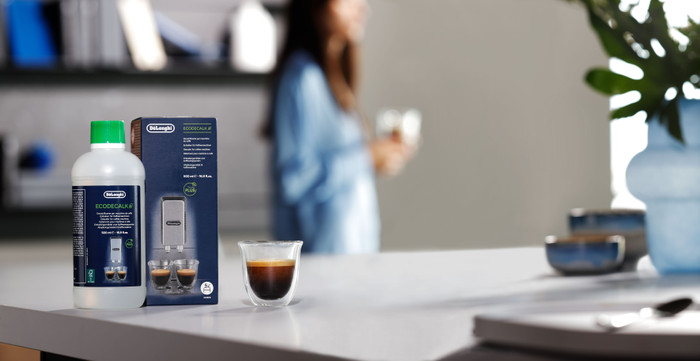 De'Longhi EcoDecalk Ontkalker 4 x 500 ml product in gebruik