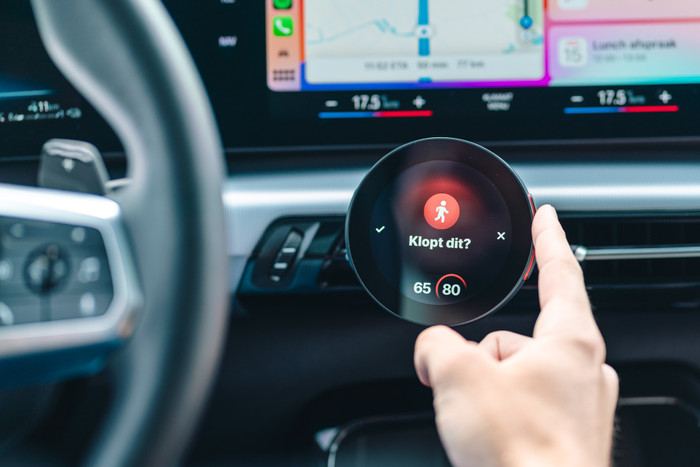 Flitsmeister DASH product in gebruik