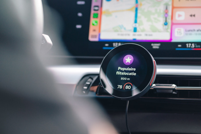 Flitsmeister DASH product in gebruik