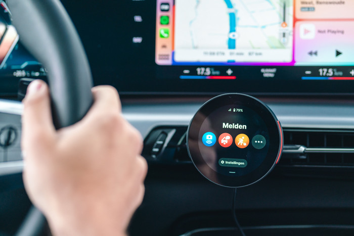 Flitsmeister DASH product in gebruik