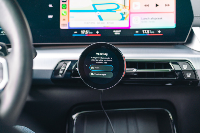 Flitsmeister DASH product in gebruik