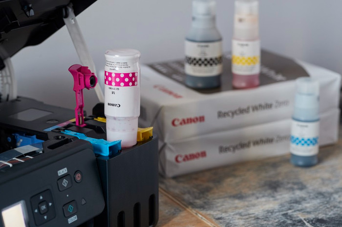 Canon PIXMA G3570 + 1 Set Extra Ink product in use
