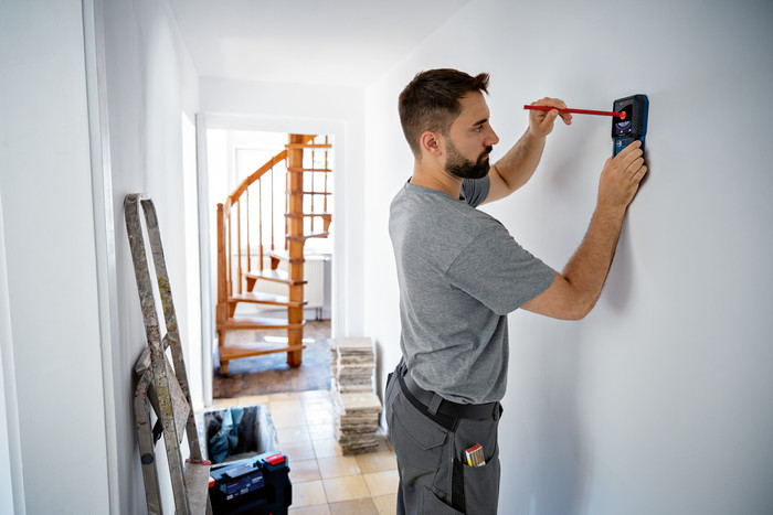 Bosch Professional GMS 120-27 product in use