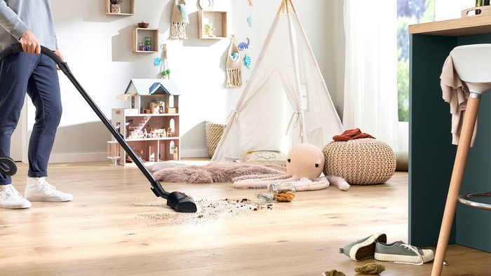 Bosch Relaxx'x Series 8 ProAnimal BGS7PET1 product in use