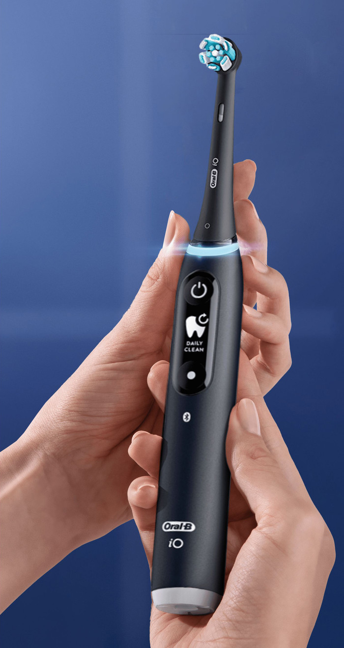 Oral-B iO 6N Zwart + extra iO Gentle Care opzetborstel detail