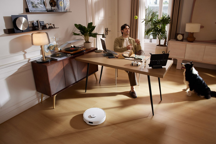 Roborock Qrevo Edge 5V1 White product in use