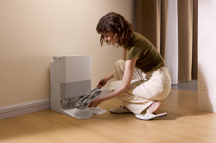 Roborock Qrevo Edge 5V1 White product in use