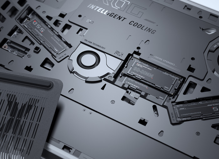 ASUS ROG Strix G16 G615LR-S5072W product in use