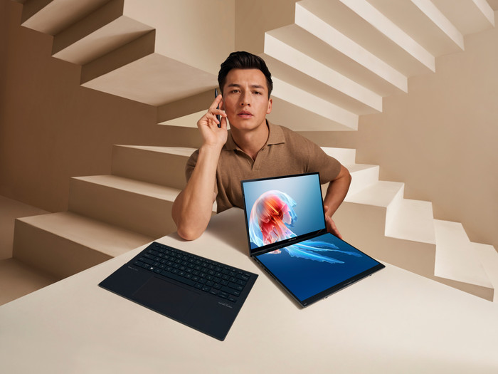 ASUS Zenbook Duo OLED UX8406CA-PZ032W product in use