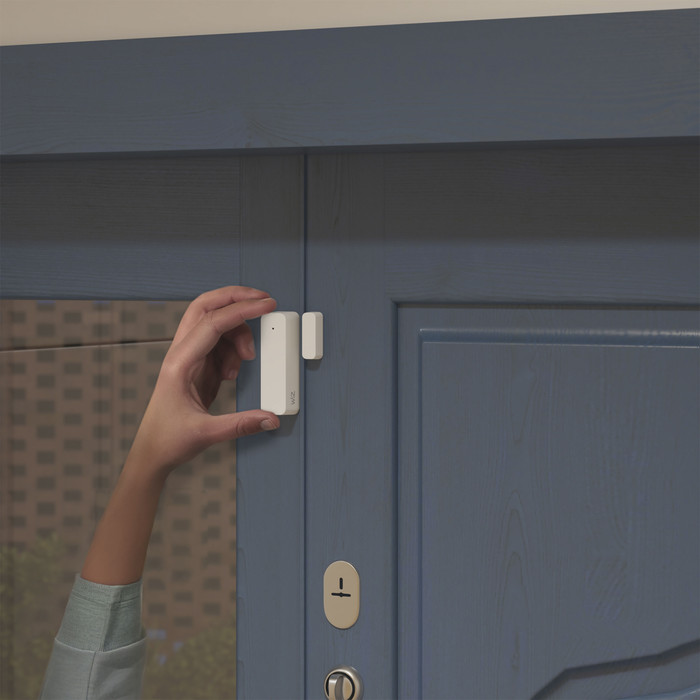 WiZ Contact Sensor 2-pack product in use