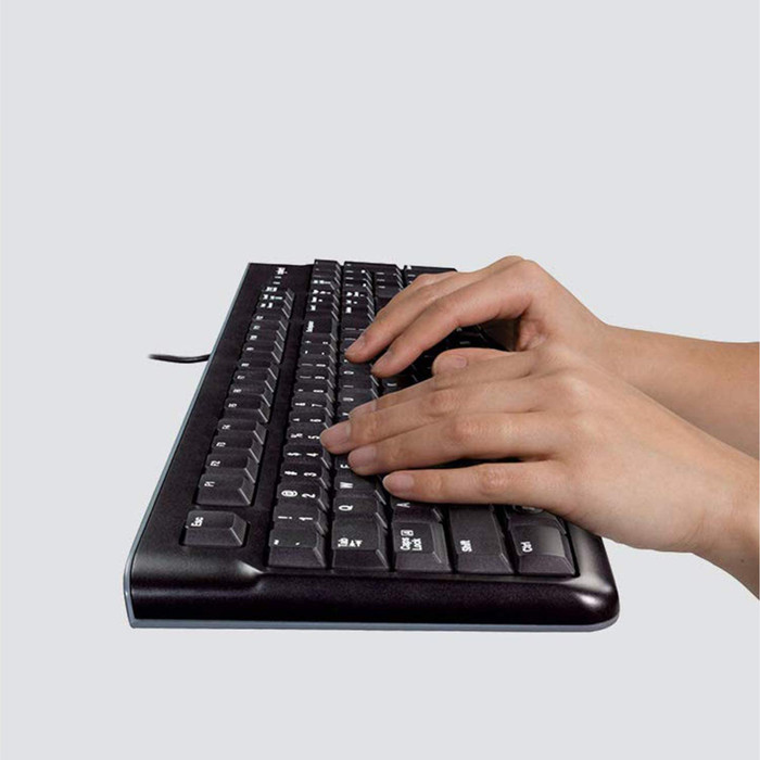 Logitech MK120 Keyboard and Mouse QWERTY 5-Pack product in use