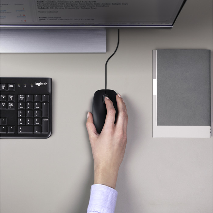Logitech MK120 Keyboard and Mouse QWERTY 5-Pack product in use