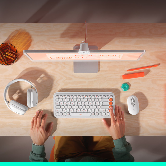 Logitech POP Wireless Mouse Purple product in use