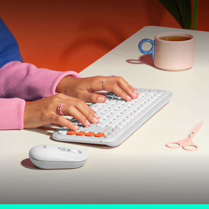 Logitech Pop Draadloze Muis Wit product in gebruik