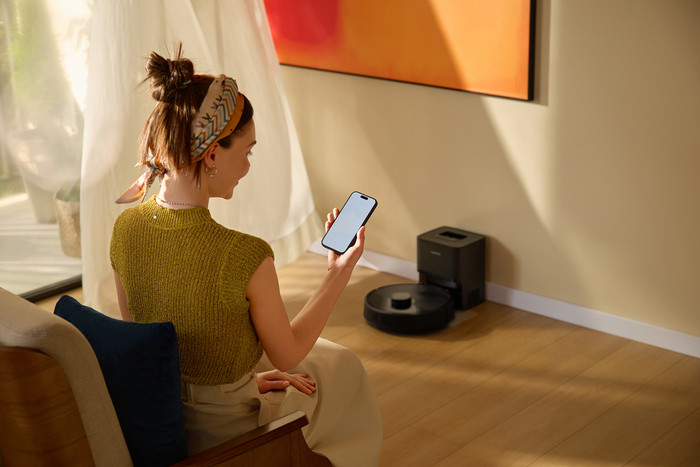 Roborock Q7 TF+ Black product in use