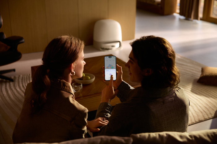 Roborock Qrevo CurvX White product in use