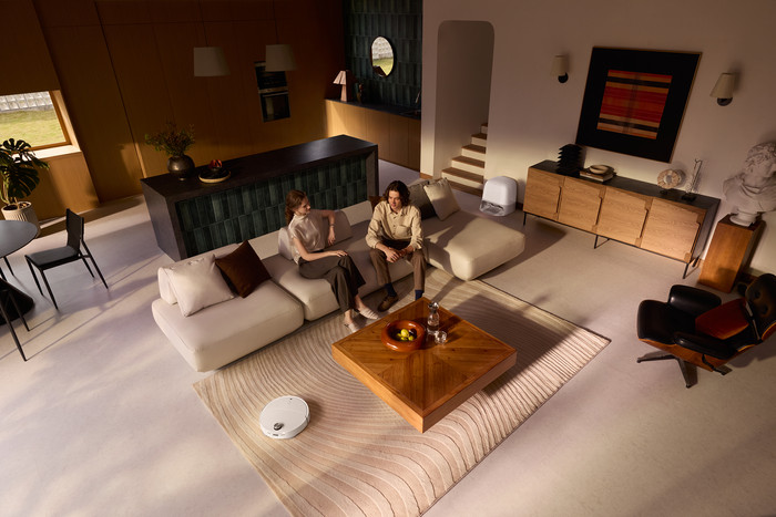 Roborock Qrevo CurvX White product in use