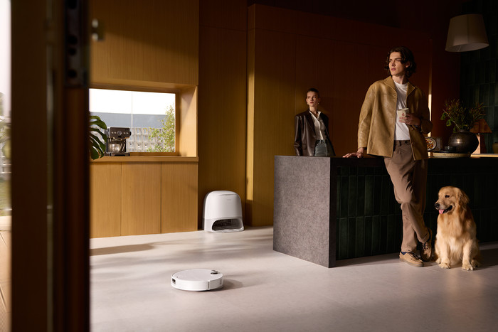 Roborock Qrevo CurvX White product in use