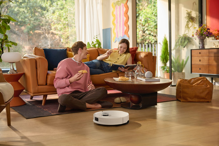 Roborock Q10 VF White product in use