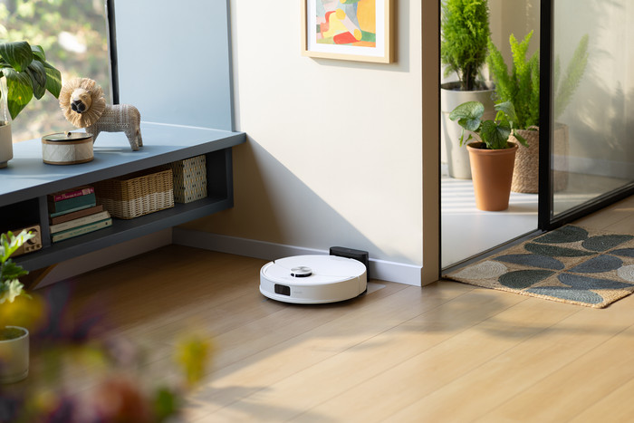 Roborock Q10 VF White product in use
