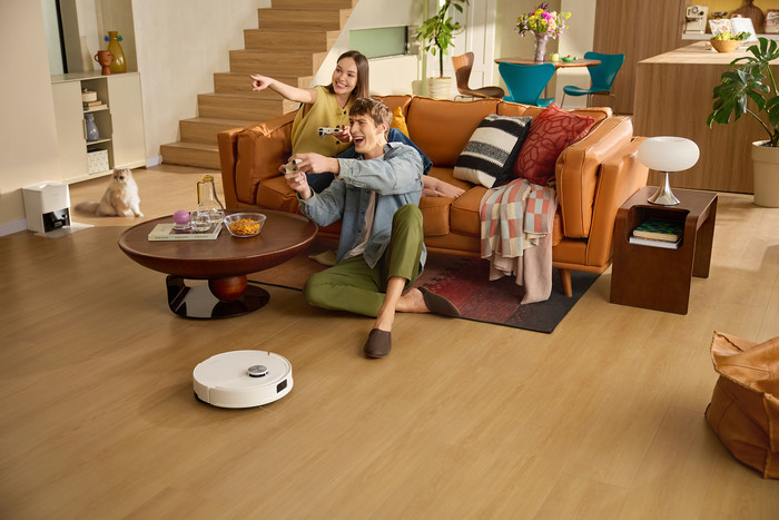 Roborock Q10 VF White product in use