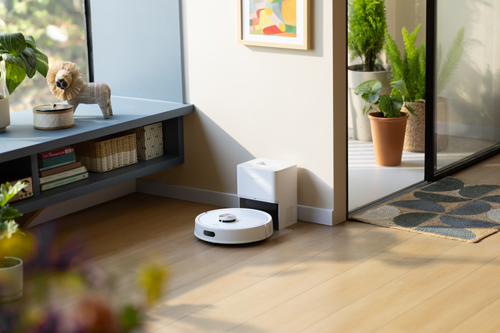 Roborock Q7 TF+ White product in use