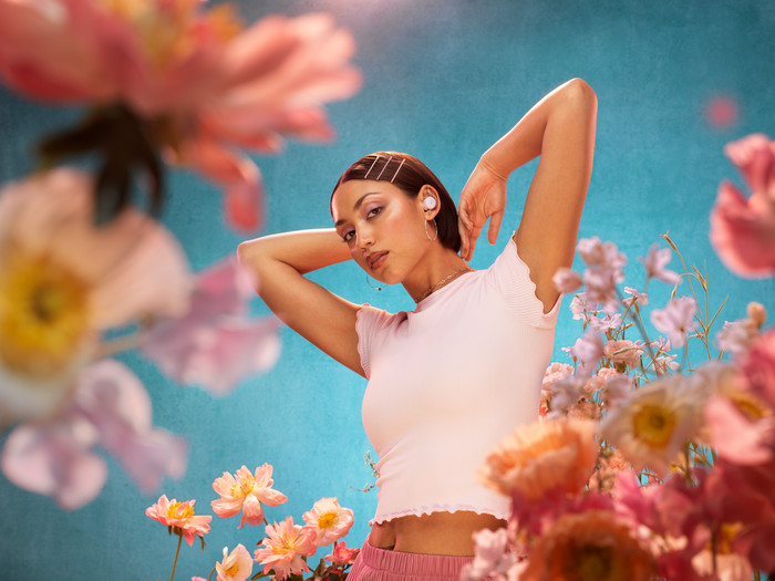 Bose QuietComfort Earbuds Roze product in gebruik