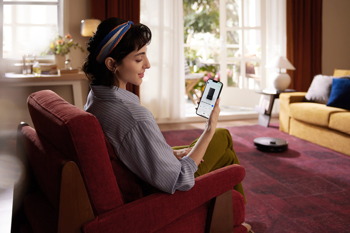 Roborock Qrevo 5AE Black product in use