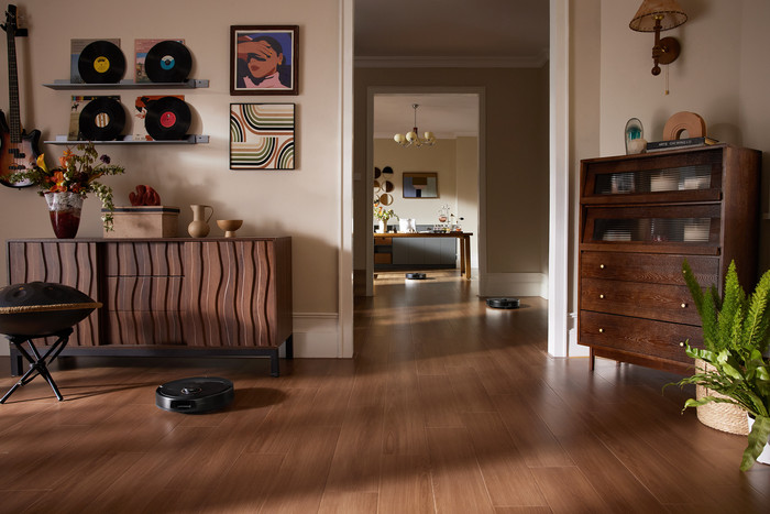 Roborock Qrevo 5AE Black product in use